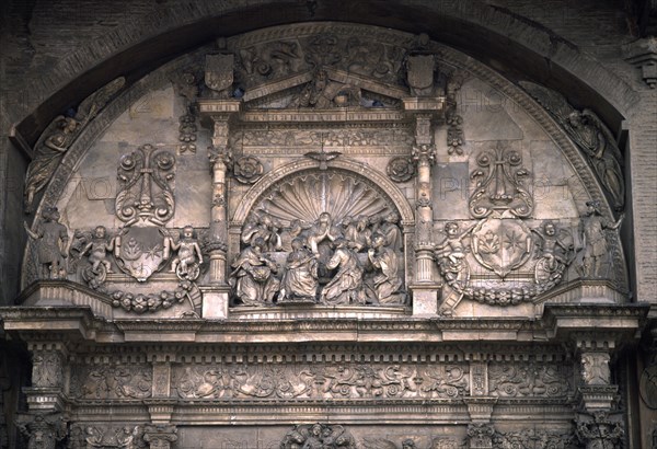 TALAVERA JUAN
EXTERIOR-PORTADA PRINCIPAL-TIMPANO-PLATERESCA-1526/28
CALATAYUD, COLEGIATA DE SANTA MARIA
ZARAGOZA