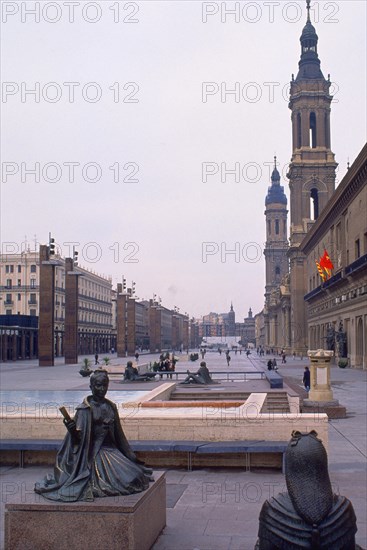 Place du Pilar, Monument dédié à Goya