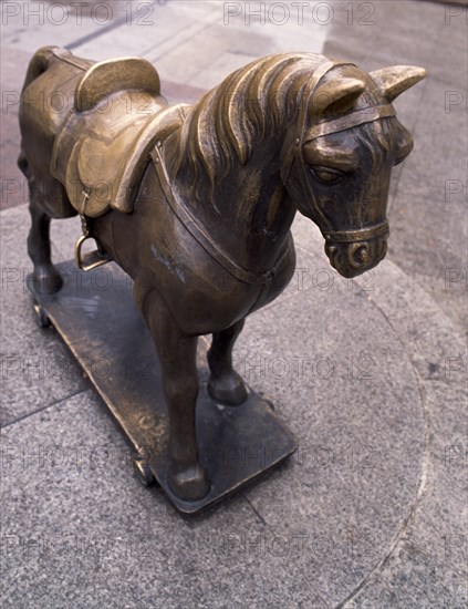 Place du Pilar, Monument dédié à Goya