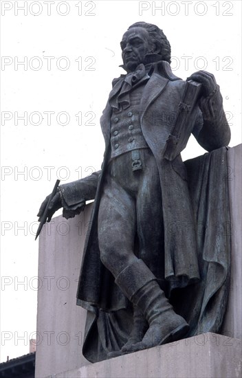 The Pilar's Place Monument dedicated to Goya