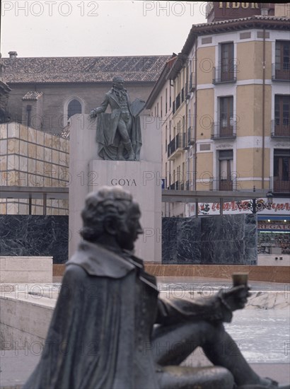 Place du Pilar, Monument dédié à Goya