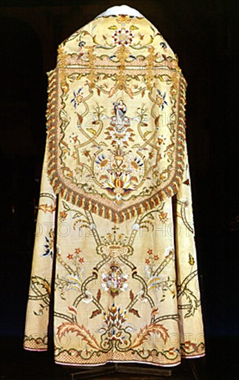 CAPA PLUVIAL DE TERCIOPELO BLANCO BORDADO FILIPINO
TOLEDO, CONVENTO DE SAN CLEMENTE-MUSEO
TOLEDO