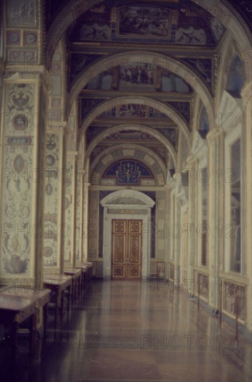 INTERIOR
SAN PETESBURGO, MUSEO ERMITAGE
RUSIA
This image is not downloadable. Contact us for the high res.