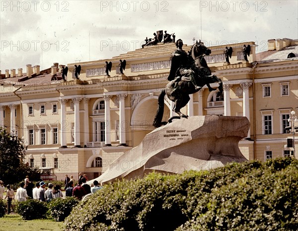 MONUMENTO FRENTE AL ERMITAGE
SAN PETESBURGO, EXTERIOR
RUSIA
This image is not downloadable. Contact us for the high res.