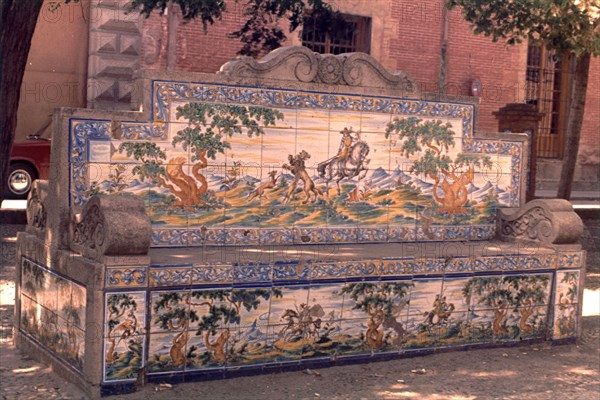 BANCO DE MOSAICO EN LA PLAZA DEL PAN
TALAVERA, EXTERIOR
TOLEDO
