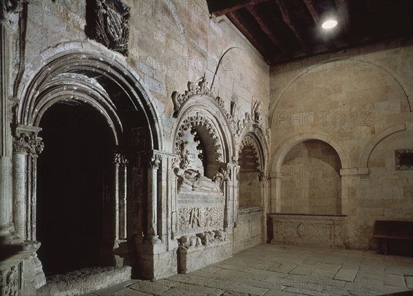 CRUJIA SUR DEL CLAUSTRO - ENTRADA A LA CAPILLA DE LOS ANAYA
SALAMANCA, CATEDRAL VIEJA
SALAMANCA