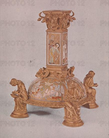 PIE DE CRUZ DE S BERTIN-LATON FUNDIDO DORADO ESTAMPADO Y ESMALTADO-ARTE MOSANA
BRUSELAS, MUSEO SAINT OMER
BELGICA