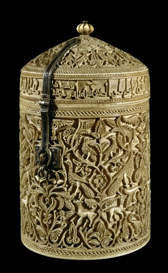 BOTE DE MARFIL PROCEDENTE DE MEDINA AZAHARA - 964
MADRID, MUSEO ARQUEOLOGICO NACIONAL
MADRID