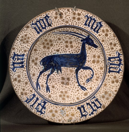 PLATO DE LA SERIE "AVE MARIA"CON FLORES DE PUNTOS-MANISES S XV-CIERVO
MADRID, MUSEO ARQUEOLOGICO NACIONAL
MADRID