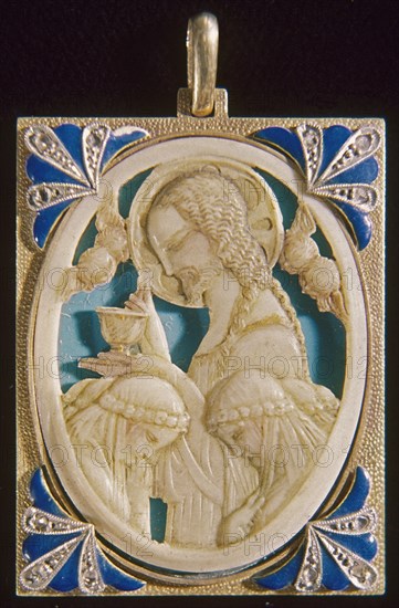 MEDALLA EN MARFIL ESMALTES ORO Y BRILLANTES