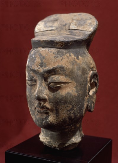 CABEZA DE HOMBRE(DINAST WEI220/267)-ALT 203-BARRO GRIS CON MANCHAS
ESTOCOLMO, MUSEO REAL ARTE CHINO
SUECIA