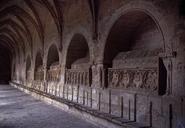 CLAUSTRO-TUMBAS DE NOBLES
SANTES CREUS, MONASTERIO SANTES CREUS
TARRAGONA