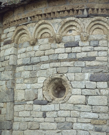 EXTERIOR--ABSIDE-DET VENTANA
TAHULL, IGLESIA DE SAN CLEMENTE
LERIDA

This image is not downloadable. Contact us for the high res.