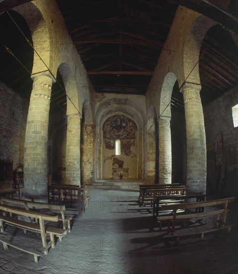 INTERIOR HACIA LA CABECERA
TAHULL, IGLESIA DE SAN CLEMENTE
LERIDA