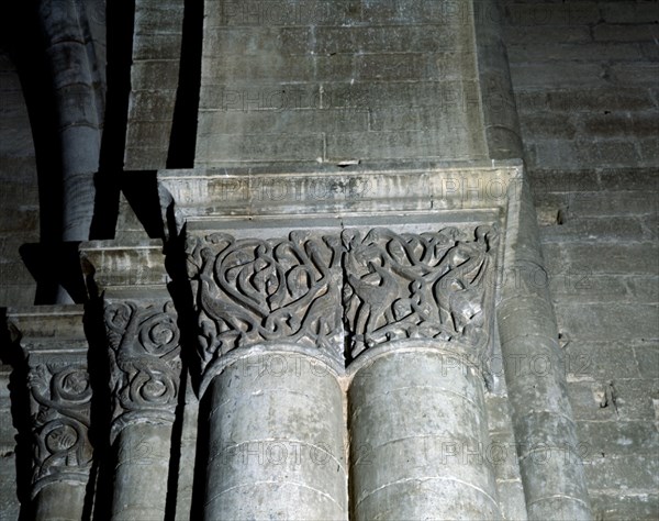 NAVE LATERAL-CAPITELES FIGURADOS-S XIII-REPRESENTAN ESCENAS DEL BESTIARIO Y MOTIVOS VEGETALES
LERIDA, CATEDRAL VIEJA
LERIDA