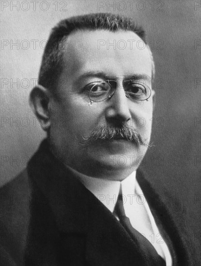 ENRIC PRAT DE LA RIBA -1870/1917- 1 PERSIDENTE CATALUÑA 1933
This image is not downloadable. Contact us for the high res.