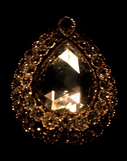 DIAMANTE DE KASIKCI EN PLATA Y BRILLANTES
ESTAMBUL, PALACIO TOPKAPI-MUSEO
TURQUIA