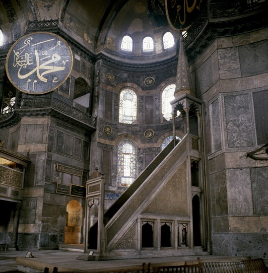 INTERIOR- 532-537
ESTAMBUL, MEZQUITA SANTA SOFIA
TURQUIA