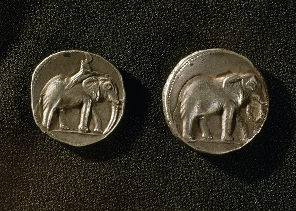 MONEDAS ROMANAS DEL S III AC DE LOS BARCIDAS EN PLATA-REVERSO:LOS ELEFANTES DE ANIBAL
MADRID, MUSEO ARQUEOLOGICO NACIONAL
MADRID