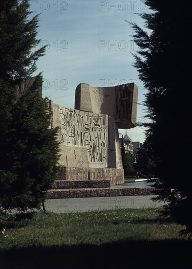VAQUERO PALACIOS/VAQUERO TURCIOS
MONUMENTO AL DESCUBRIMIENTO DE AMERICA EN LOS JARDINES DEL DESCUBRIMIENTO-PLAZA DE COLON-1977
MADRID, EXTERIOR
MADRID