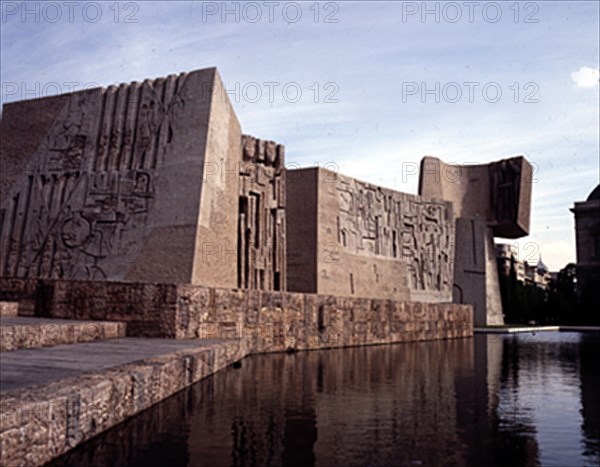 VAQUERO PALACIOS/VAQUERO TURCIOS
MONUMENTO AL DESCUBRIMIENTO DE AMERICA EN LOS JARDINES DEL DESCUBRIMIENTO-PLAZA DE COLON-1977
MADRID, EXTERIOR
MADRID