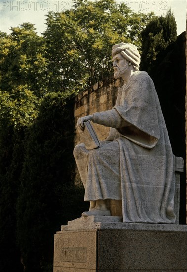 Monument érigé en l'honneur d'Averroès (1126-1198)