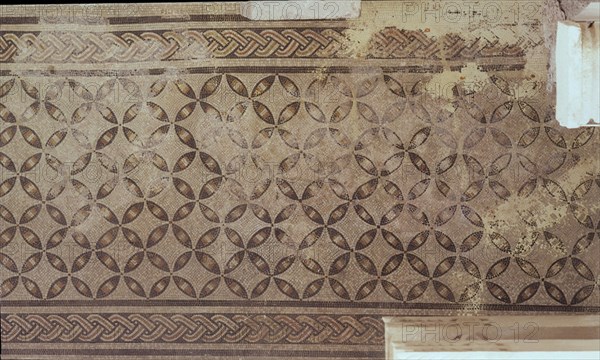 MOSAICO GEOMETRICO ARTE ROMANO
CORDOBA, MUSEO ARQUEOLOGICO
CORDOBA