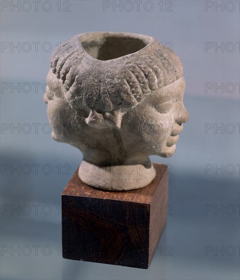 VASO DE DOS CABEZAS ARTE ROMANO
SEVILLA, MUSEO ARQUEOLOGICO
SEVILLA