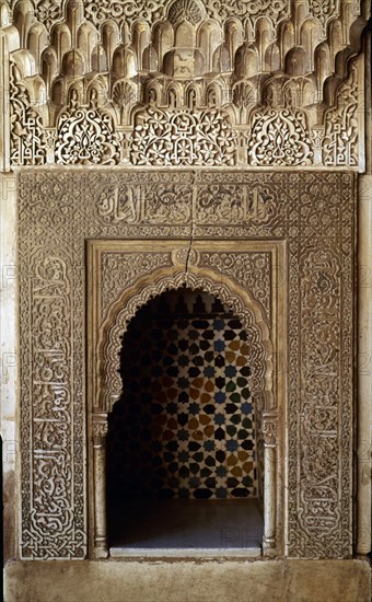 TACA DE LA ENTRADA CON ALICATADOS NAZARIS-S XIV-YESERIAS-VISTA FRONTAL
GRANADA, ALHAMBRA-SALA DE LA BARCA
GRANADA