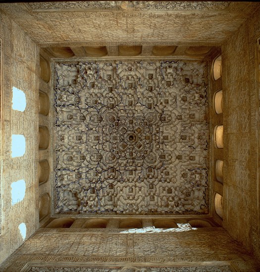 VISTA DE LA CUPULA DE MOCARABES-ARQUITECTURA NAZARI-S XIV
GRANADA, ALHAMBRA-SALA DE LOS REYES
GRANADA