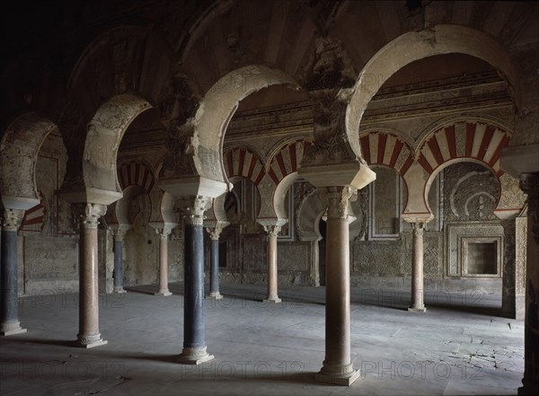 CASA REAL-COLUMNATAS DEL SALON RICO-S X-ARQUITECTURA HISPANOMUSULMANA-EPOCA CALIFAL
PROVINCIA, MEDINA AZAHARA
CORDOBA