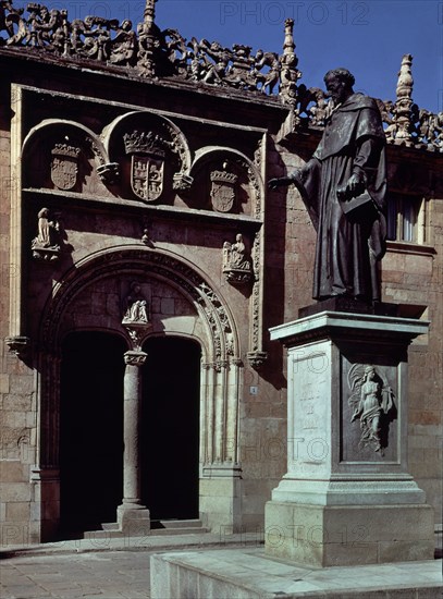 PORTADA DE LAS ESCUELAS MENORES JUNTO AL MONUMENTO A FRAY LUIS DE LEON
SALAMANCA, ESCUELAS MENORES
SALAMANCA