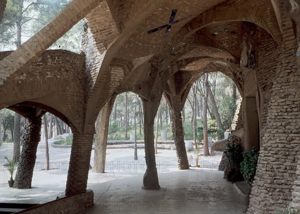 GAUDI ANTONI 1852-1926
PORTICO DE LA IGLESIA
SANTA COLOMA GRAMANET, COLONIA GUELL
BARCELONA
