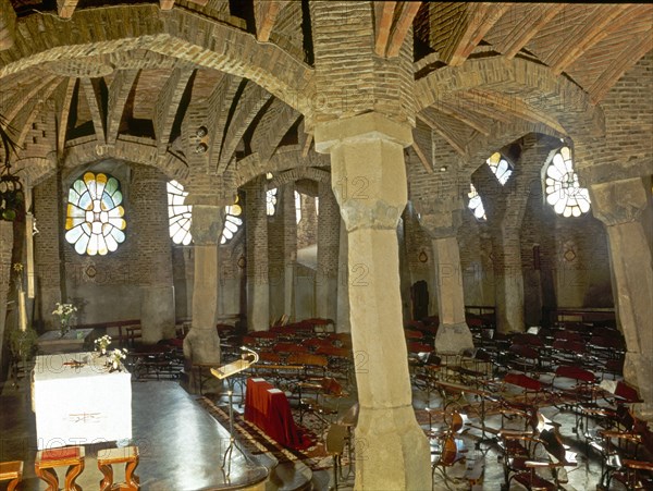 Gaudi, Eglise de la Colonia Güell à Santa Coloma de Cervelló