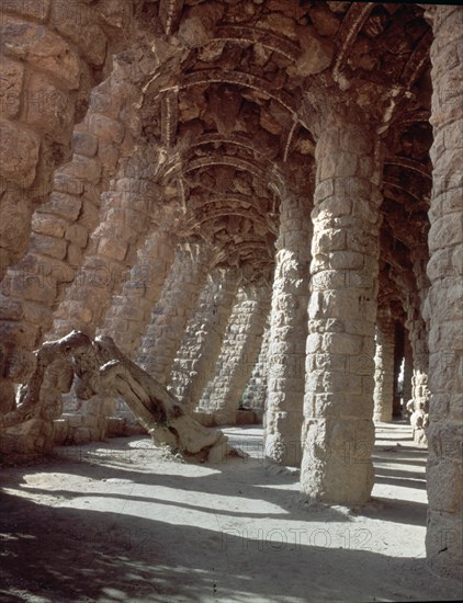 GAUDI ANTONI 1852-1926
PASEO BAJO
BARCELONA, PARQUE GÜELL
BARCELONA