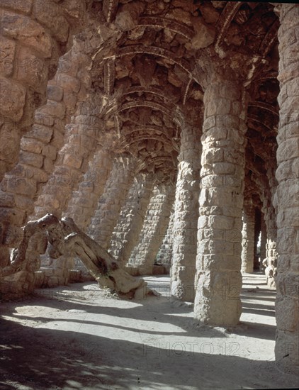 GAUDI ANTONI 1852-1926
PASEO BAJO
BARCELONA, PARQUE GÜELL
BARCELONA