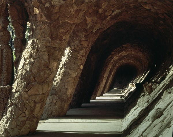 GAUDI ANTONI 1852-1926
PASEO BAJO
BARCELONA, PARQUE GÜELL
BARCELONA