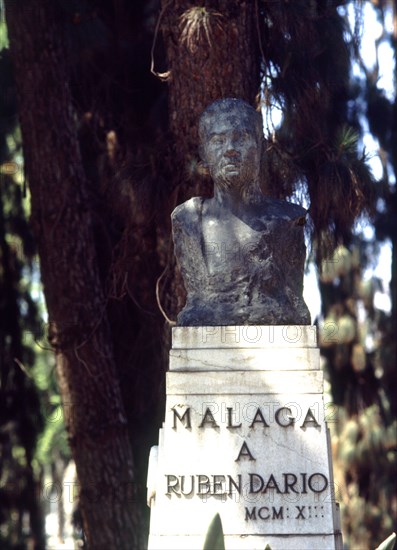 MONUMENTO A RUBEN DARIO
MALAGA, EXTERIOR
MALAGA

This image is not downloadable. Contact us for the high res.