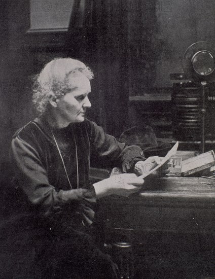 MADAME CURIE EN SU LABORATORIO 1867-1934
MADRID, BIBLIOTECA NACIONAL
MADRID