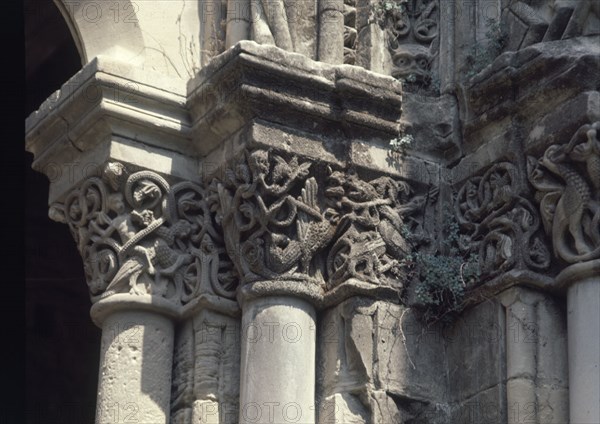 CLAUSTRO S XIV- CAPITELES FIGURATIVOS-MOTIVOS DEL BESTIARIO MEDIEVAL-GOTICO CATALAN
LERIDA, CATEDRAL VIEJA
LERIDA