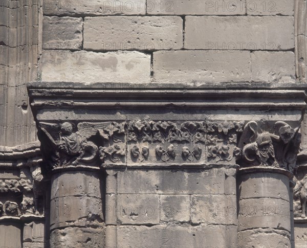 CLAUSTRO S XIV-DETALLE DE FRISO CON DECORACION VEGETAL-ARQUITECTURA GOTICA CATALANA
LERIDA, CATEDRAL VIEJA
LERIDA