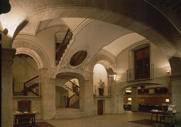 VESTIBULO Y ESCALERA
VALENCIA, BANCO URQUIJO(PAL PEÑALBA
VALENCIA