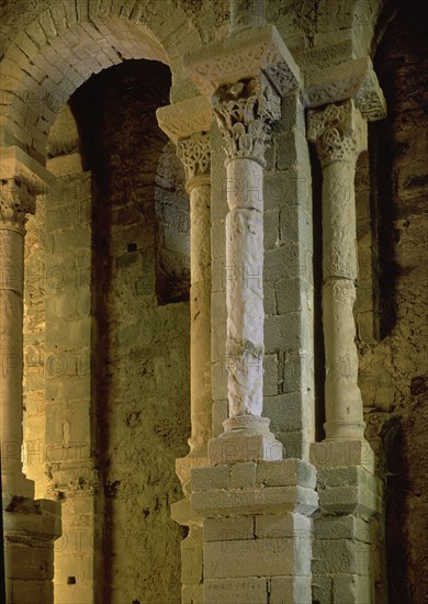 IGLESIA - NAVE CENTRAL - COLUMNAS SUPERPUES
PORT SELVA, MONASTERIO SAN PEDRO DE RODA
GERONA

This image is not downloadable. Contact us for the high res.