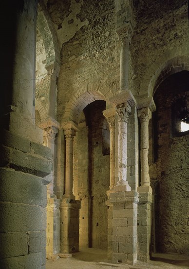 IGLESIA - NAVE CENTRAL - COLUMNAS SUPERPUES
PORT SELVA, MONASTERIO SAN PEDRO DE RODA
GERONA

This image is not downloadable. Contact us for the high res.