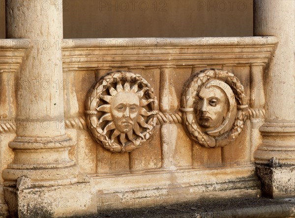 DT GALERIA ALTA DEL CLAUSTRO-MEDALLON SOL Y LUNA-
STA MARIA HUERTA, MONASTERIO
SORIA