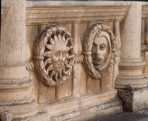 DT GALERIA ALTA DEL CLAUSTRO-MEDALLON SOL Y LUNA-
STA MARIA HUERTA, MONASTERIO
SORIA