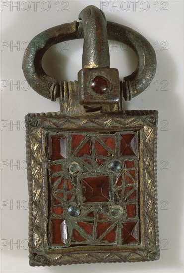BROCHE DE CINTURON CON GRANATES INCRUSTADOS-CARPIO DEL TAJO- TOLEDO-S VI- ARTE VISIGODO
MADRID, MUSEO ARQUEOLOGICO NACIONAL
MADRID