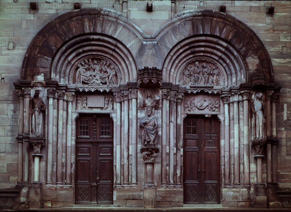Z-EXTERIOR-FACHADA LATERAL-PORTADA DE L'HORLOGE:2 PUERTAS ROMANICAS-S XIII
ESTRASBURGO, CATEDRAL
FRANCIA