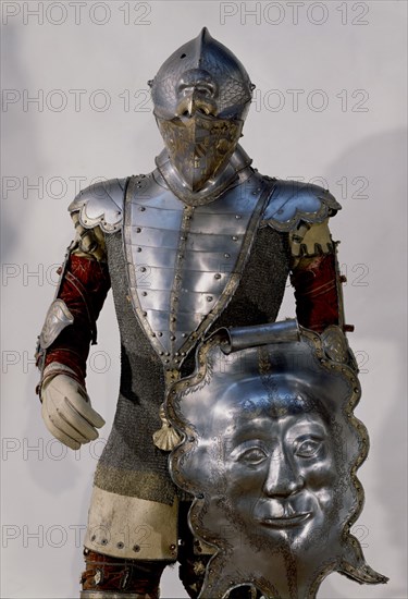 ARMADURA DE CARLOS V A151 CON ESCUDO
MADRID, ARMERIA REAL
MADRID