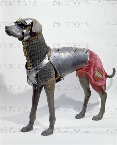 ARMADURA PARA PERRO LEBREL
MADRID, ARMERIA REAL
MADRID